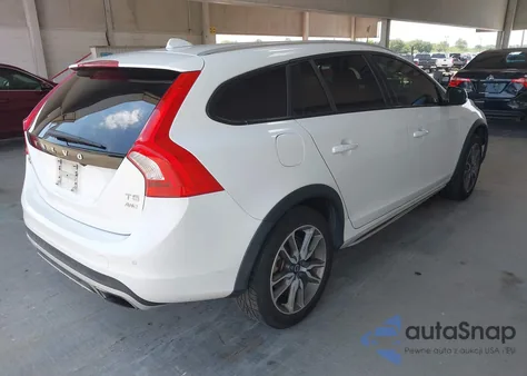 2018 Volvo V60 Cross Country T5 z USA, uszkodzony, nr VIN YV440MWK7J2054707